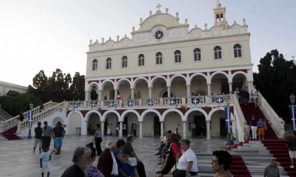 Τήνος: Χωρίς λιτανεία και με αυστηρά μέτρα το προσκύνημα